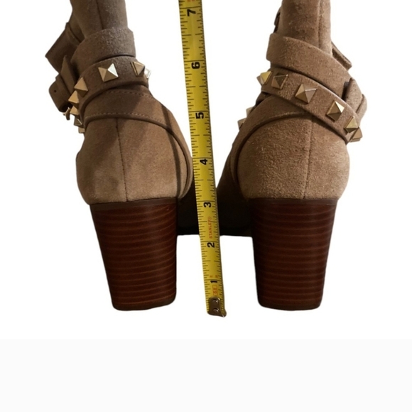 Steve Madden Booties Womems Size 6 Tan Suede Ankle Studded Strap Pointed Toe - Picture 5 of 6